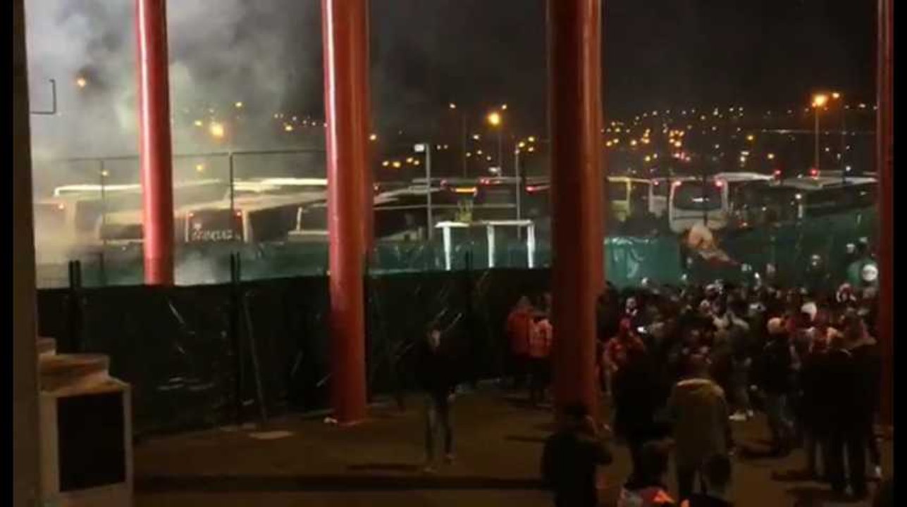 Tensions entre supporters à Sclessin après l'arrêt du match Standard-Anderlecht