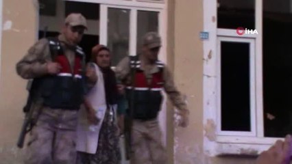 Eşini Keserle Öldüren Kadın Tutuklandı