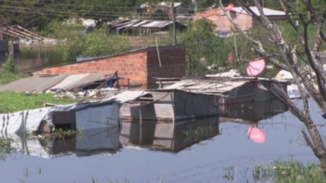 Río Paraguay alcanza 6,85 metros y acorrala a los barrios pobres de Asunción