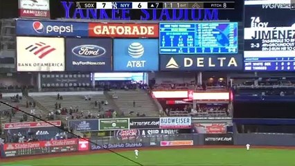 Eloy Jimenez conecta el segundo homerun de su carrera y del juego
