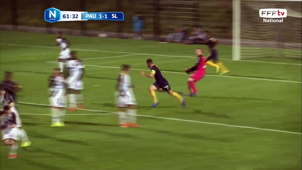 Coup franc de THILL est directement dans les bras du gardien.