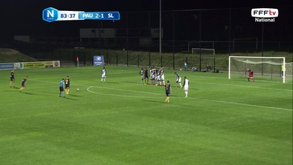 Le coup franc de THILL est détourné en corner par le mur.