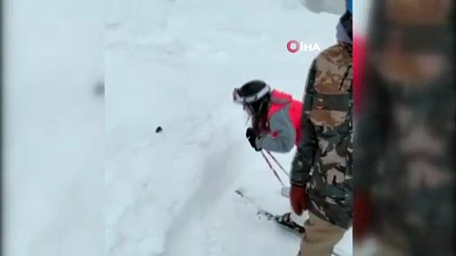 - Rusya'da Tarla Faresi Kar Üstünde Kayak Yaptı