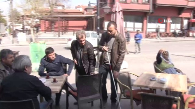 Görme engellilerin engelleri görünmüyor... Adnan Yıldız, görme engellilerin şehirde yaşadığı sorunları anlattı