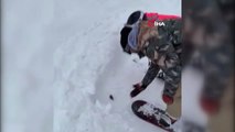 Rusya'da Tarla Faresi Kar Üstünde Kayak Yaptı