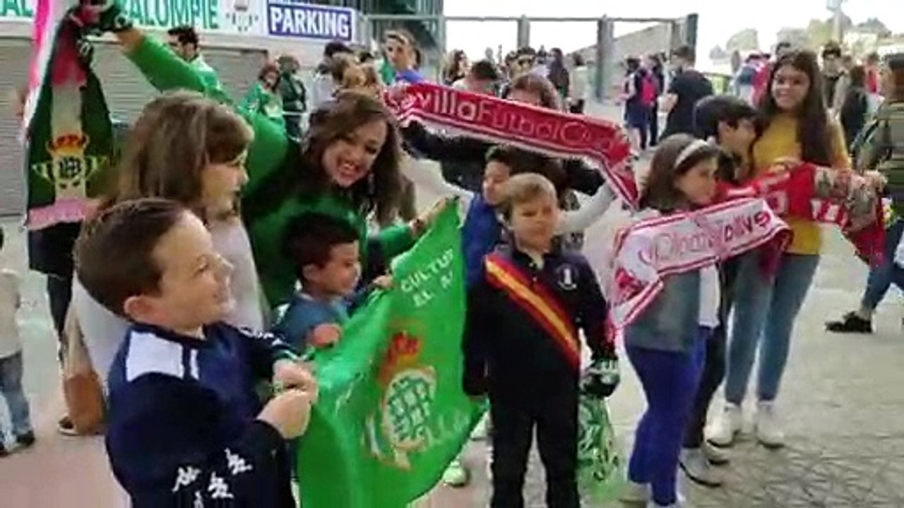 Real Betis-Sevilla: Gran ambiente entre ambas aficiones en el derbi femenino