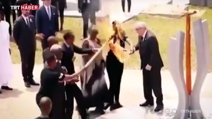 AB Komisyonu Başkanı Juncker Ruanda First Lady'sini yakıyordu