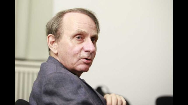 Légion d'honneur : Emmanuel Macron va décorer Michel Houellebecq