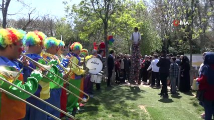 Fatma Şahin şarkı söyledi, Osmanlı şerbeti dağıttı