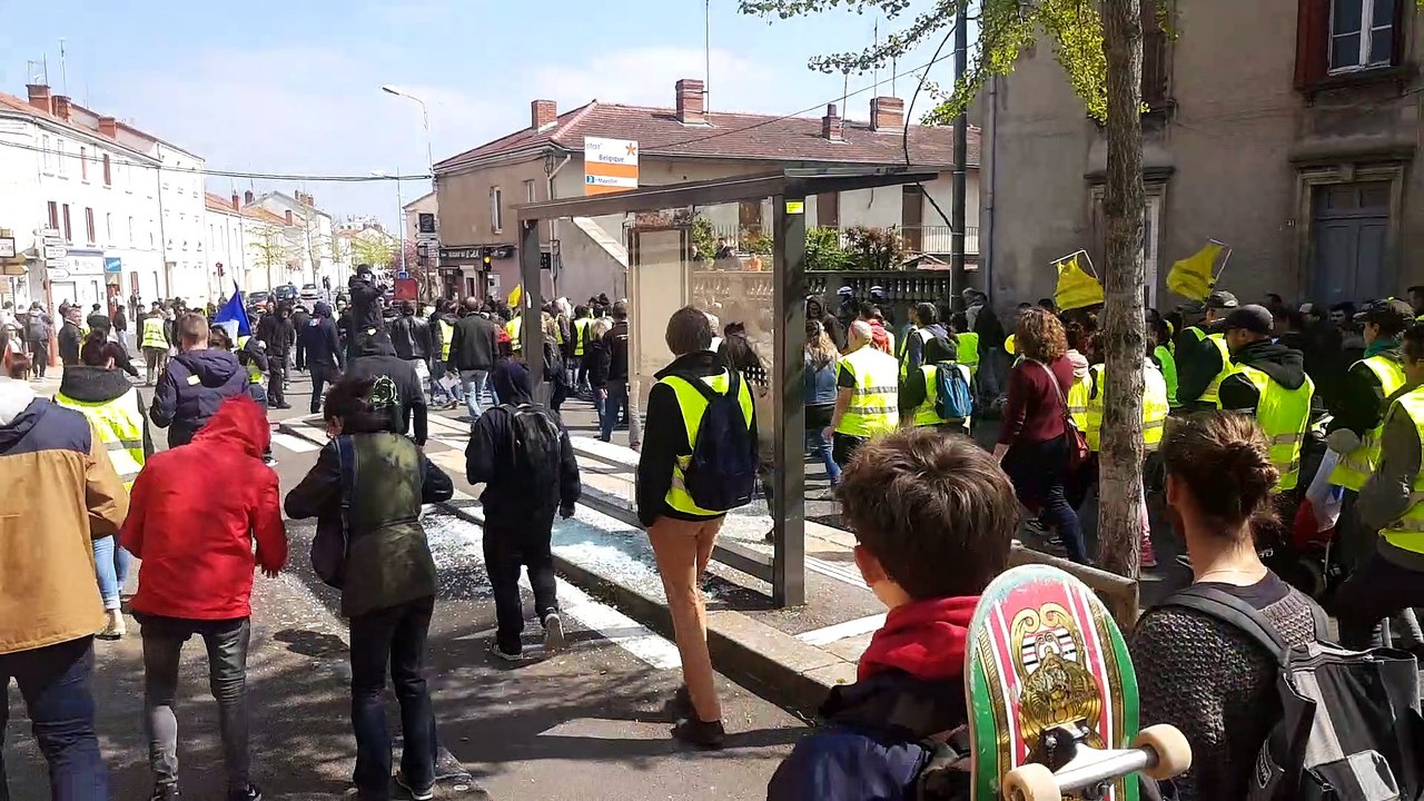 Acte XXII des Gilets jaunes : bagarre entre gilets jaunes après la destruction d'un abribus et la blessure d'un enfant