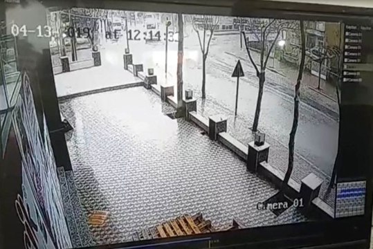 Yıldırım Düşme Anı Kameralara Yansıdı