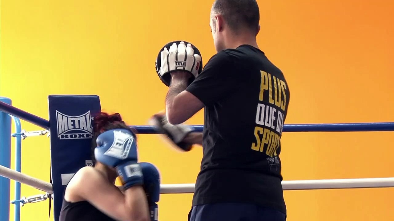 Die erste offizielle Boxerin Irans