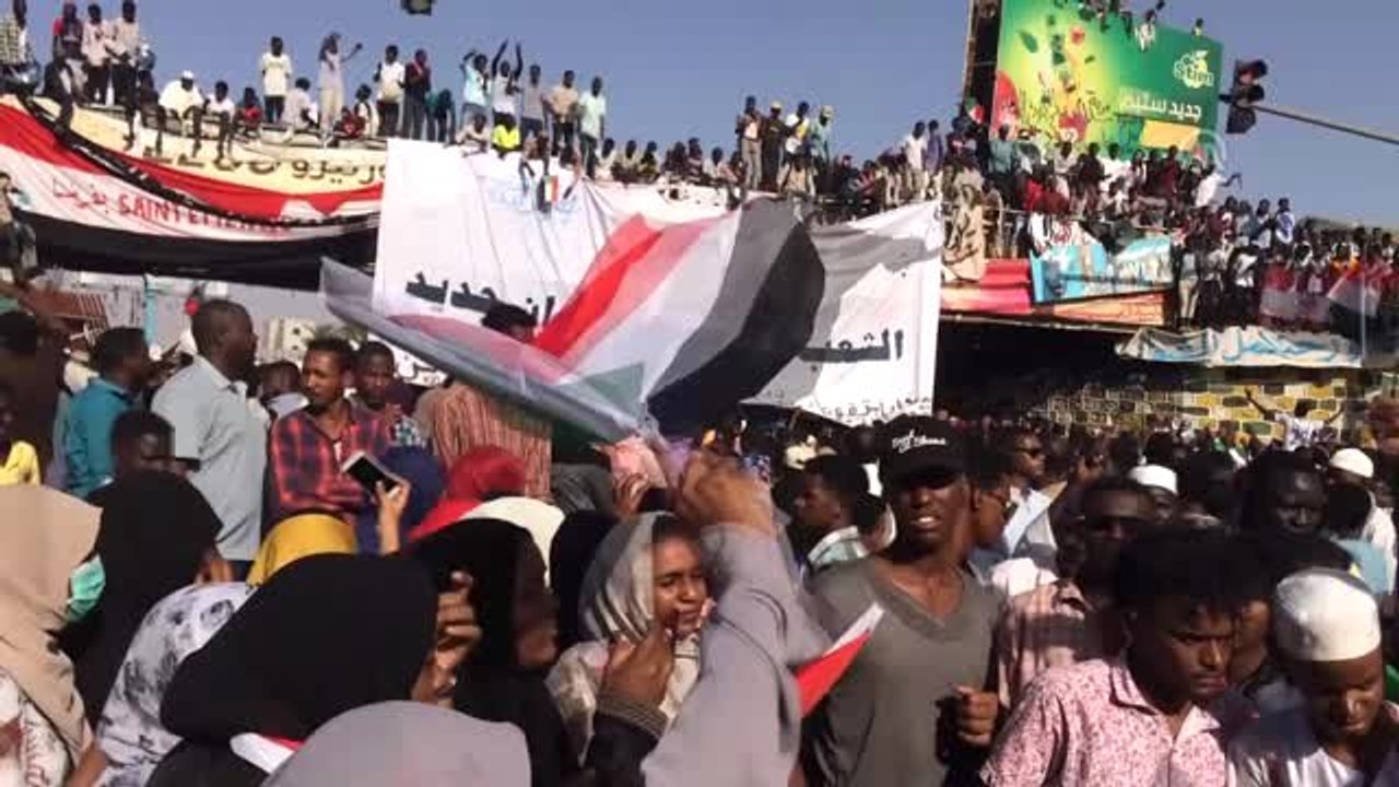 Sudan'da Sokağa Çıkma Yasağı Kaldırıldı
