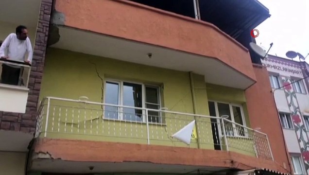 Turgutlu'da yıkılma tehlikesi olan bina boşaltıldı