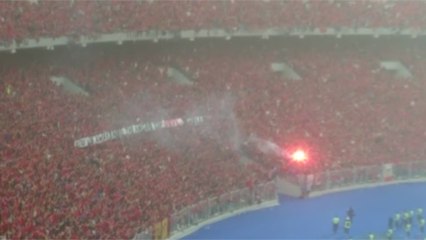 لقد أيقظت غضب الشيطان.. جماهير الأهلي تشعل الشمروخ الأول