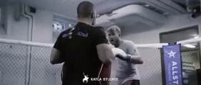 Pas simple la vie d’entraîneur de combattant MMA... KO à l'entrainement