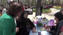 Fatma Şahin Şarkı Söyledi, Osmanlı Şerbeti Dağıttı