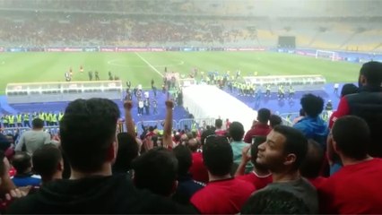 جماهير الأهلي ترمي زجاجات المياه على حكام المباراة فور الانتهاء