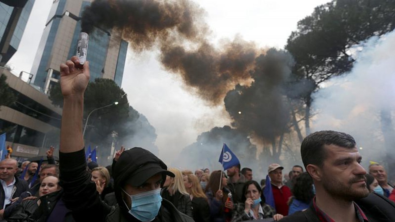 Schlagabtausch bei Anti-Regierungs-Demo in Albanien