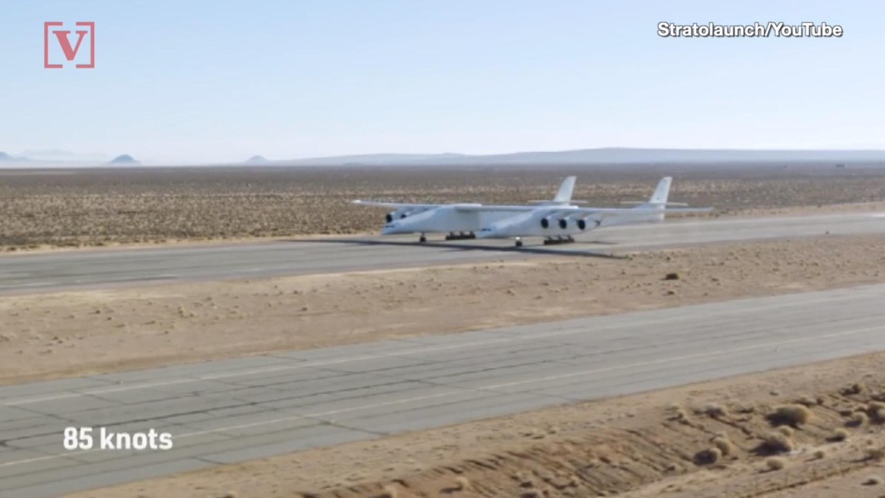 World's Largest Airplane Takes First Flight