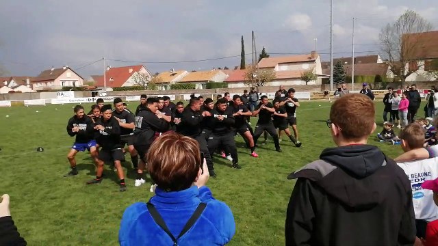 Le haka des jeunes de l'Iron Armour Academy