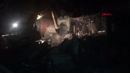 Manisa Çökme Tehlikesi Bulunan Bina Boşaltıldı