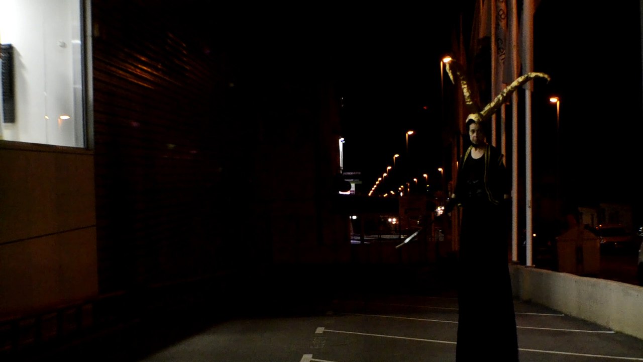 13 4 19 Vestuario Cornudos Video (1)