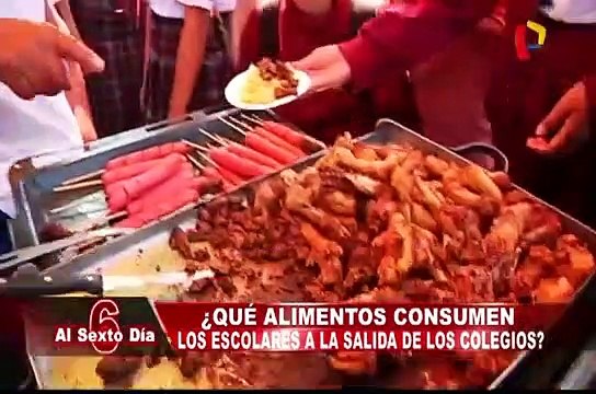 ¿Sabe usted qué alimentos consumen los escolares a la salida de los colegios?