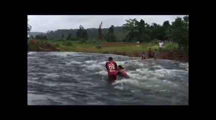 Télécharger la video: Effondrement d'un barrage au Laos: le Cambodge voisin inondé