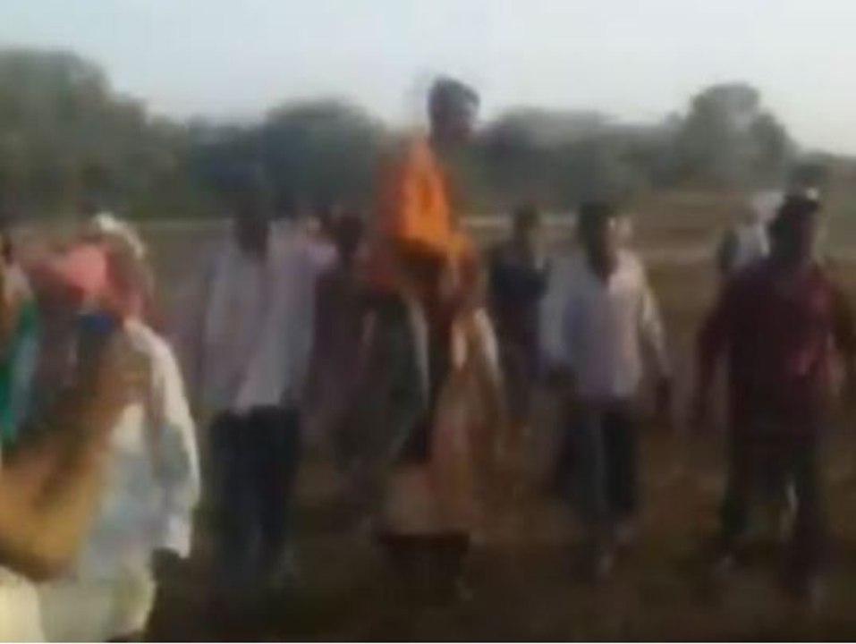 ஜாதி மறுப்பு திருமணம் செய்த இளம் பெண்ணுக்கு கொடூர தண்டனை