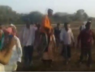 ஜாதி மறுப்பு திருமணம் செய்த இளம் பெண்ணுக்கு கொடூர தண்டனை