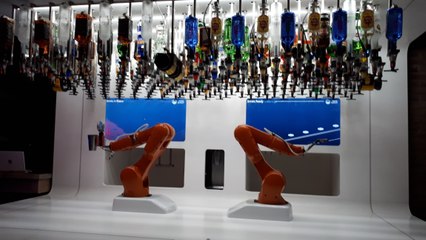 Walter, le robot barman du Bionic Bar à Strasbourg 2/2