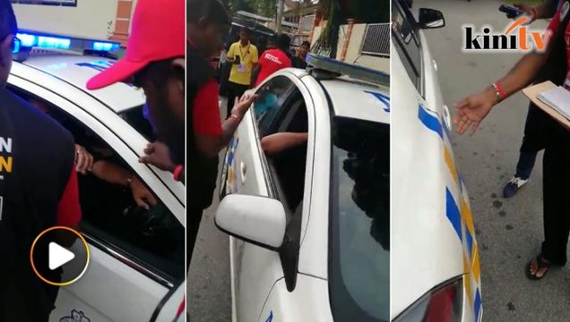 Video: Penyokong parti politik tahan, periksa kereta polis