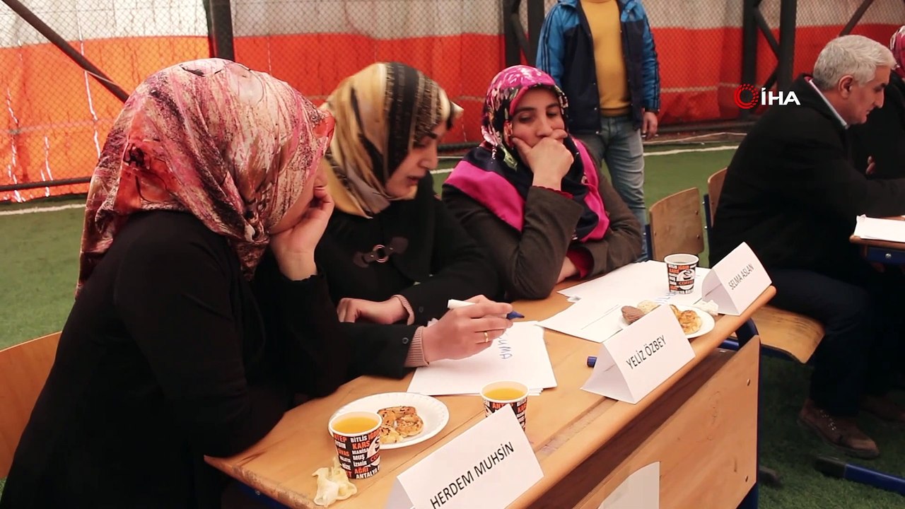 Ağrı’da veliler bilgi yarışmasında kıyasına yarıştı