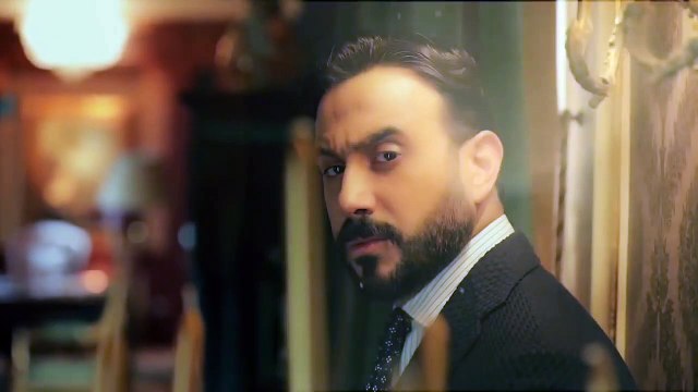 فيديو نادين نسيب نجيم تثير فضول جمهورها بما فعلته في إعلان مسلسل خمسة ونص
