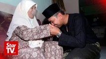 New Johor MB receives mother's blessing after appointment