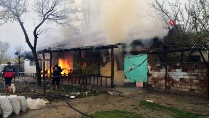 Sungurlu'da çıkan yangında ev tamamen kül oldu