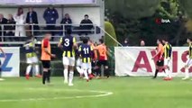U21 derbisinde saha karıştı