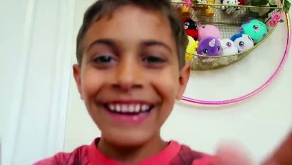 CRIANÇA Finge Brincar de BABÁ por um Dia da Bebê!!! _ Bela Bagunça