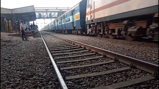 Bhopal express (12155) Habibganj - Nizamuddin !!! Indian Railway Certified train