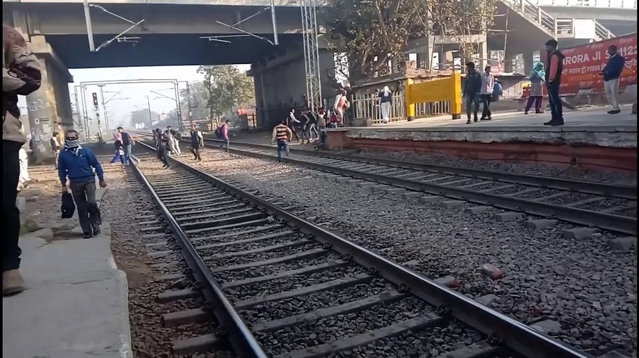 Milk-man Chasing Agra Passenger