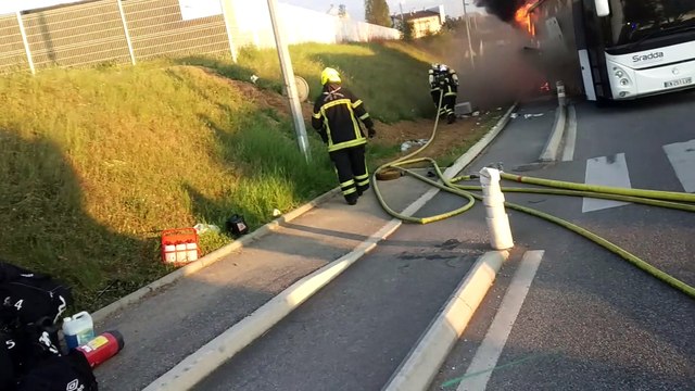 Car en feu à Romans-sur-Isère