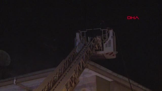 Ankara'da Apartman Çatısında Çıkan Yangın Korkuttu