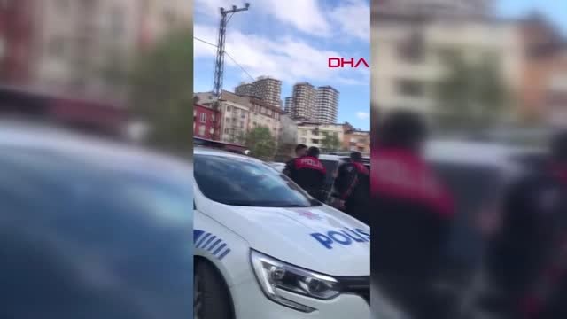 Esenyurt'ta Madde Bağımlısı Genç, Anneannesini Bıçakla Rehin Aldı