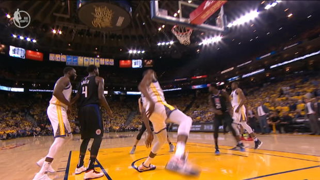Durant fakes defender before huge slam