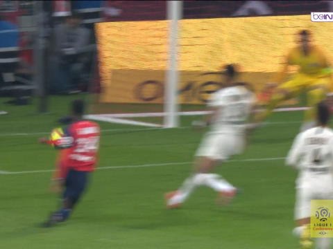 Fine Bamba strike extends Lille's lead over PSG
