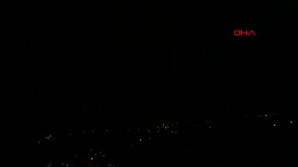 Düzce'de Yıldırım Düşen Ağaç Paramparça Oldu