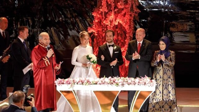 Cumhurbaşkanı Erdoğan'ın Nikah Şahidi Olduğu Demirören Ailesinin Düğününde Büyük Talihsizlik