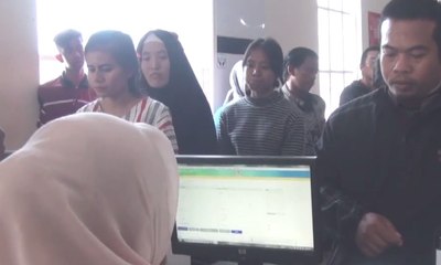 Antusias "Nyoblos", Warga Ambil e-KTP Membludak