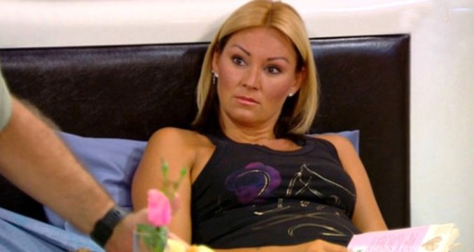 Pınar Altuğ'dan Eşini Eleştiren Takipçisine Ağır Cevap: Geri Zekalı